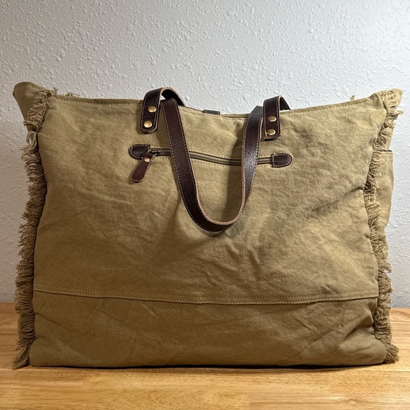 Myra Bag Myra Pastel Hues Weekender Bag - Picture 4 of 16